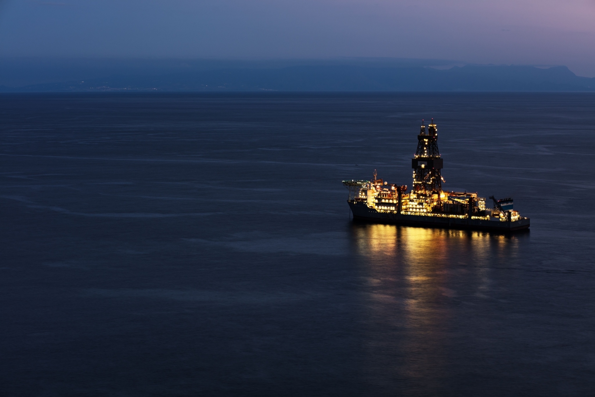 Drillship illuminated offshore